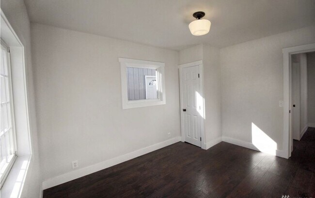 Building Photo - Remodeled