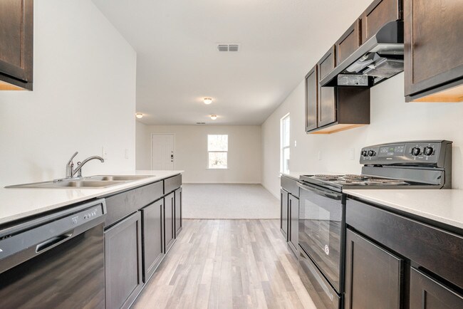 Building Photo - 1102 W 34th St