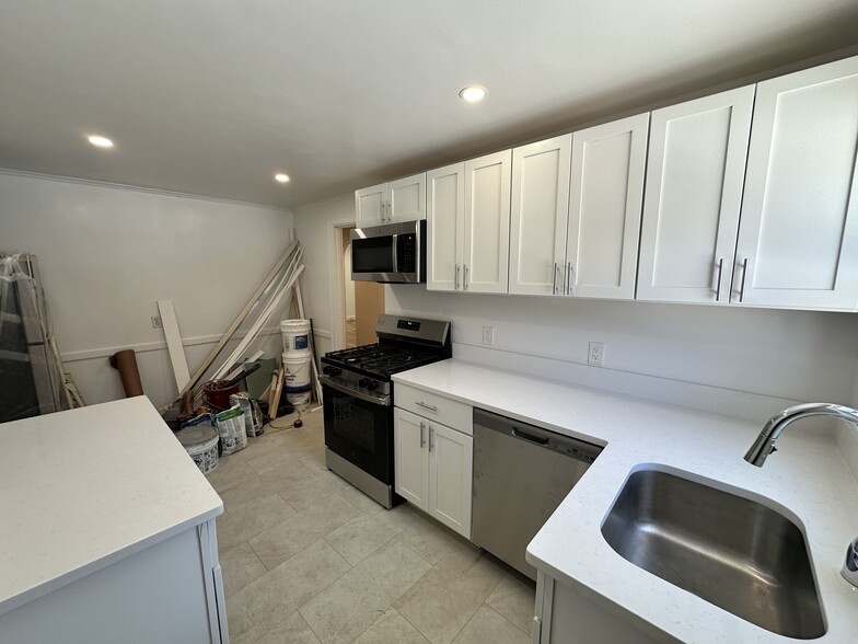 Building Photo - 186 Summit Ave