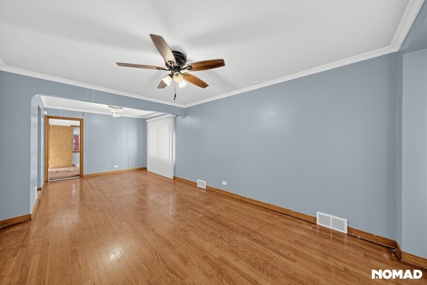 Building Photo - 14733 Ln Salle St