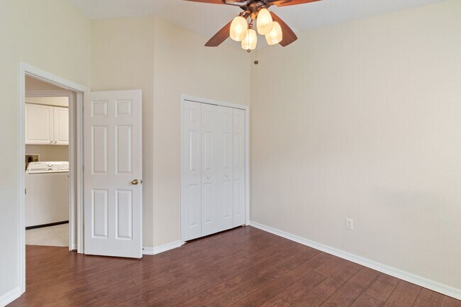 Building Photo - 4 bed, 2 Bath New Tampa Home for Lease!