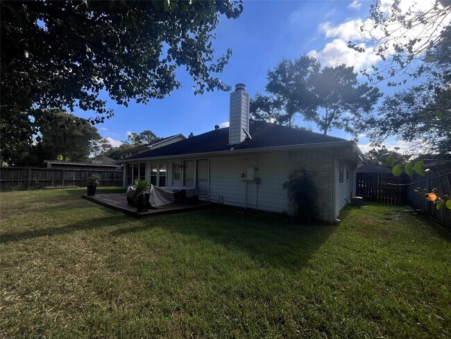 Building Photo - 15658 Pebble Lake Dr