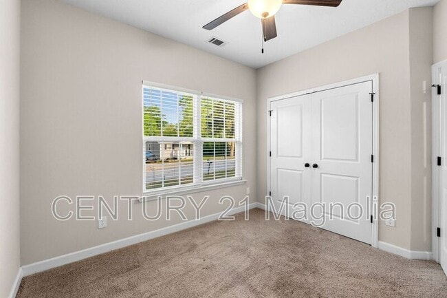 Building Photo - 302 Dorn St