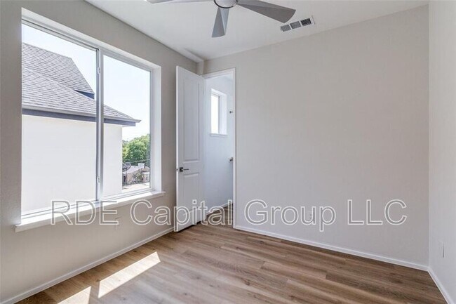 Building Photo - 3308 Birmingham Ave