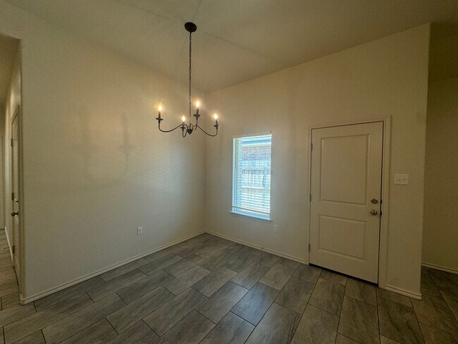 Building Photo - 3Bed/ 2Bath Available Now- in Lubbock coop...