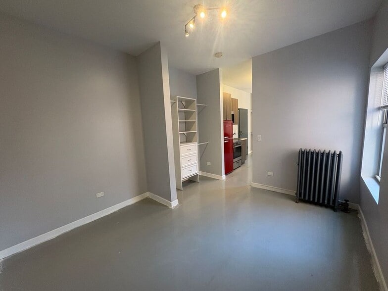 Building Photo - 4700 N Racine Ave