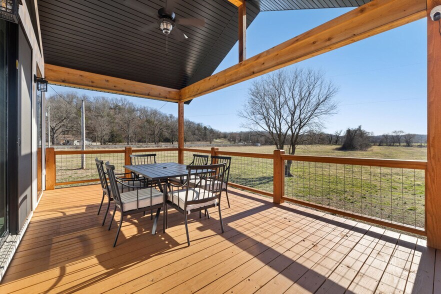 Building Photo - 305 Rivercrest Ln