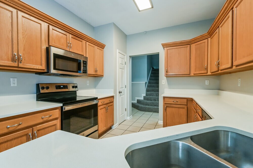 Building Photo - 7133 Queens Crown Ct