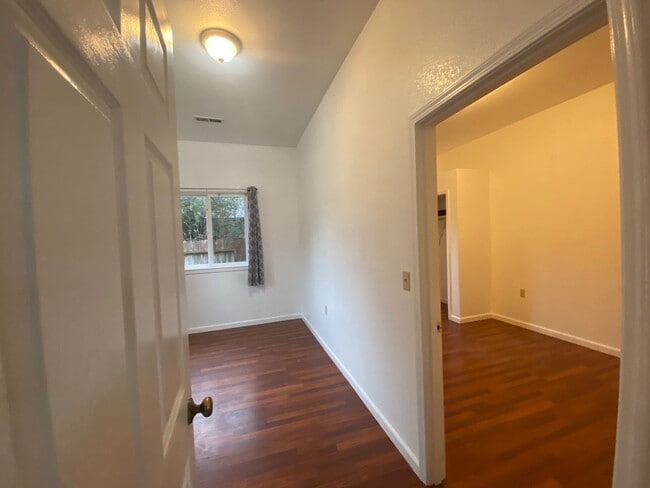 Building Photo - Sweet 2/1 McKinleyville house with garage and laundry