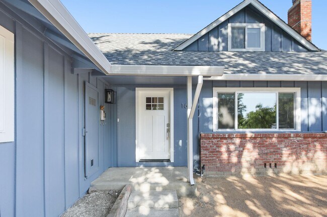 Building Photo - 1611 Clemson Dr