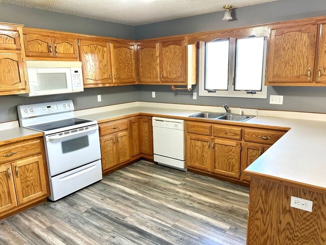 Building Photo - Beautiful Home, Great Location!