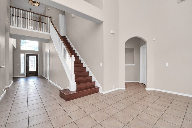 Building Photo - 8810 Sunforest Ln