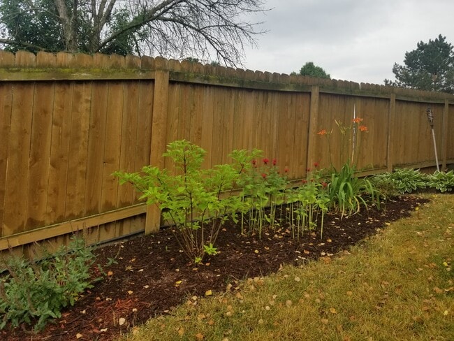 Building Photo - 206 N High Point Rd