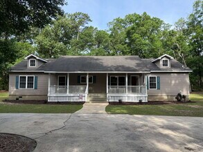 Building Photo - "Charming 4-Bedroom Sanctuary with 2 Full Baths in Beaufort – Spacious 2106 Sq Ft Haven!"