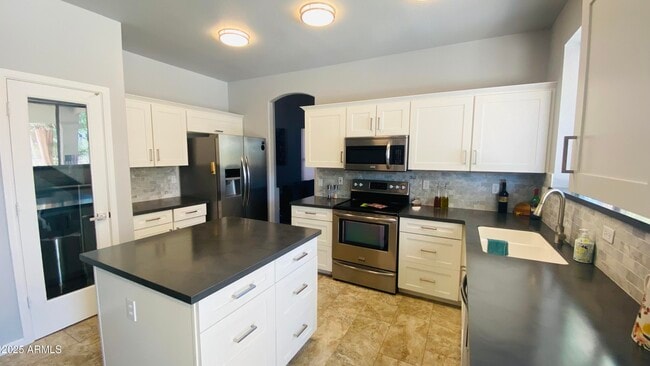 Building Photo - 6047 W Morrow Dr