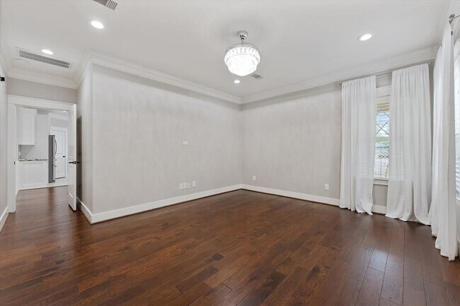 Building Photo - 13431 Hilton Head Dr