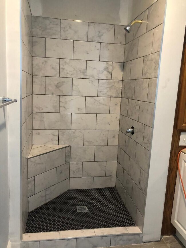 Building Photo - 571-573 Howell