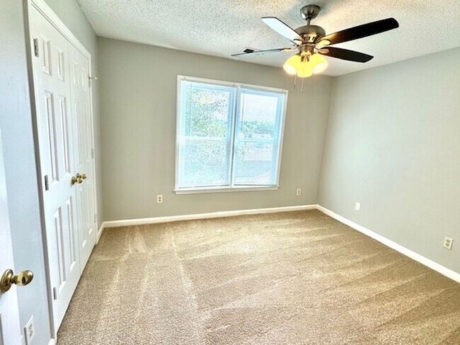 Building Photo - Now Leasing a Spacious 5 Bedroom 2.5 Bath Home in Cordova.