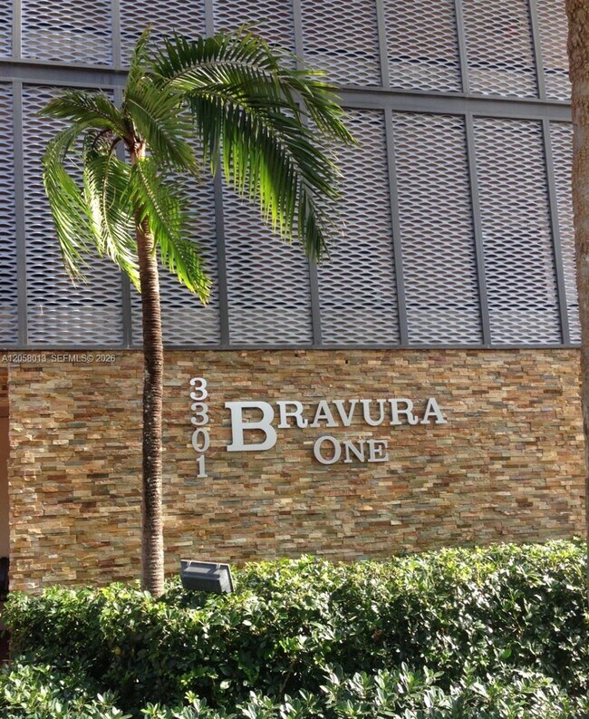 Building Photo - 3301 N Country Club Dr