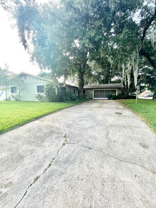 Building Photo - 3025 Briarwood Ln