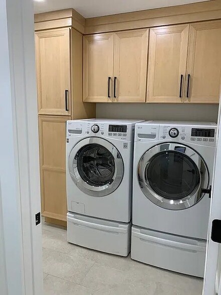 Building Photo - 2724 Mollimar Dr