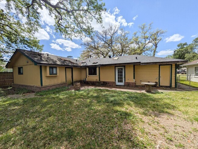 Building Photo - 770 Peyton Dr