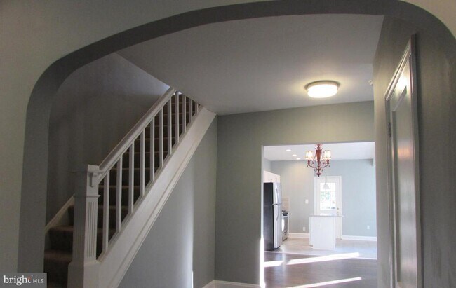 Building Photo - 2735 Chesterfield Ave