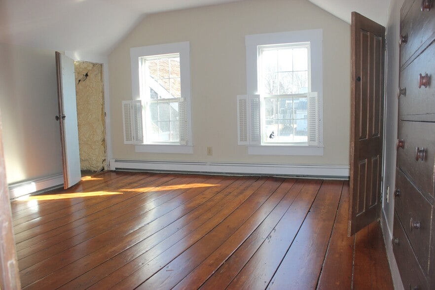 bedroom 2 - 1 Ford Pl