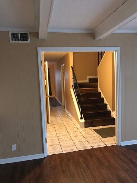 Building Photo - 3655 Haughton Ln