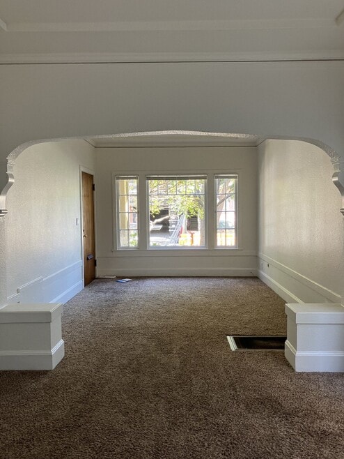 Building Photo - 2337 Waverly St