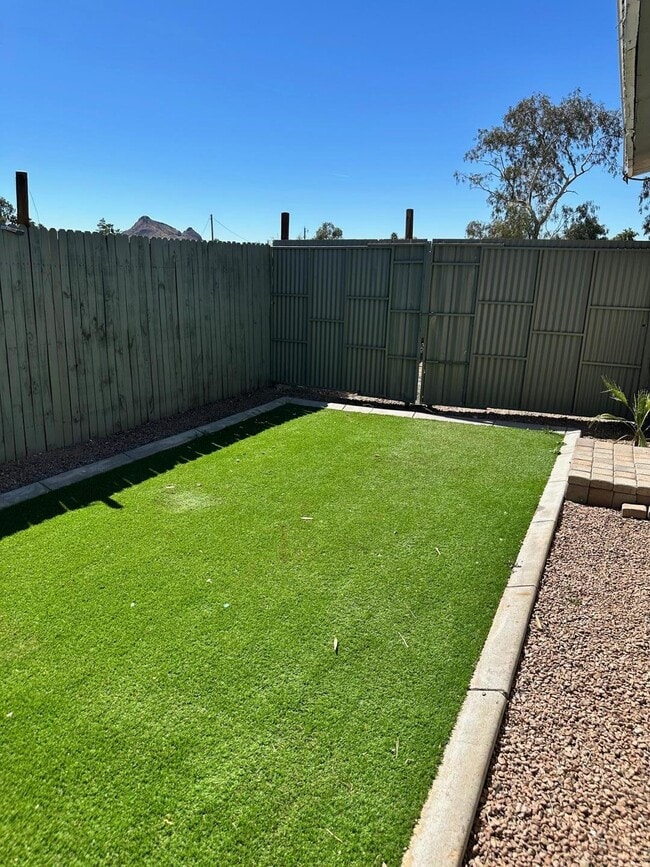 Building Photo - 16801 N 26th St