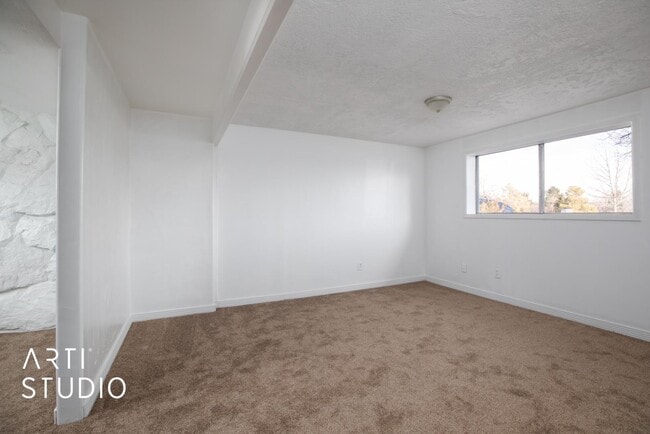 Building Photo - 457 N 750 E