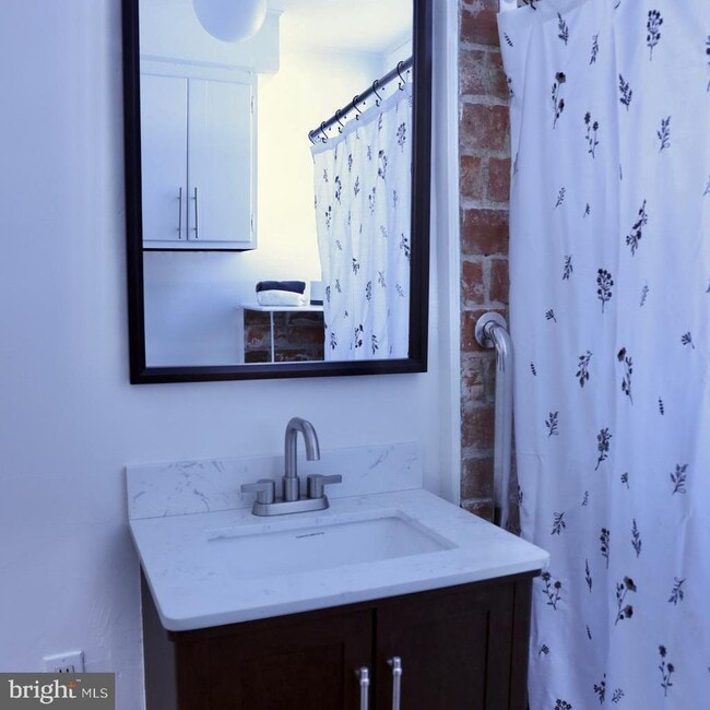 Building Photo - 2598 River Rd