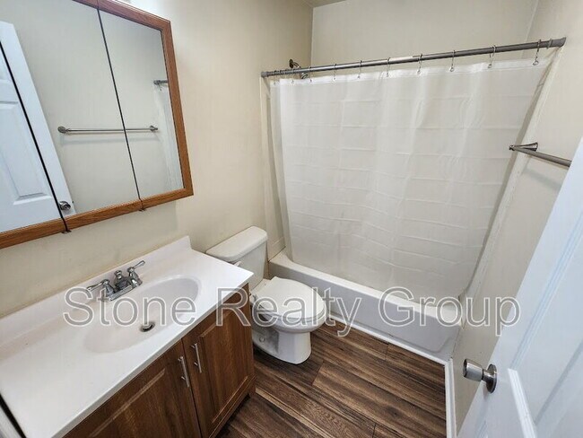 Building Photo - 625 S Austin St