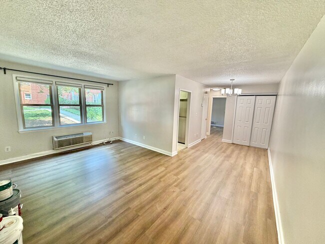 Building Photo - Arlington Gazebo Love, One Bedroom Close to Everything near Ballston