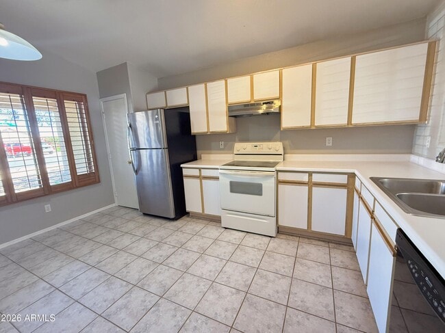 Building Photo - 6757 W Gardenia Ave