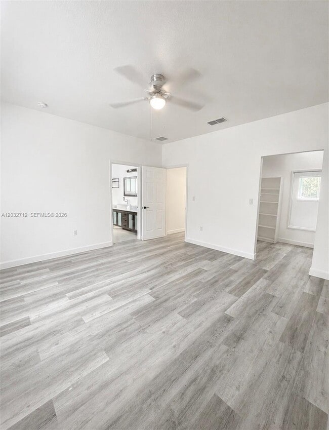 Building Photo - 363 NE 35th Ter