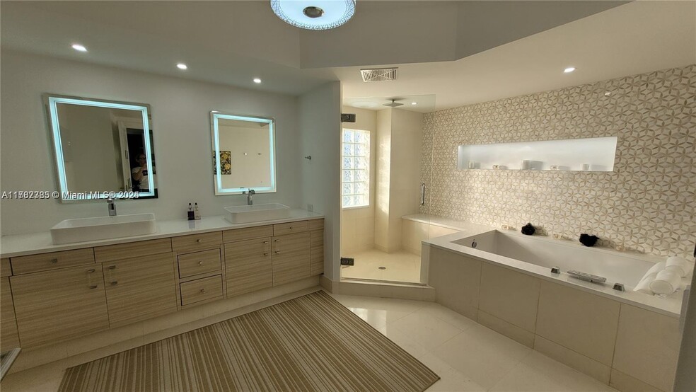 Building Photo - 2711 S Ocean Dr