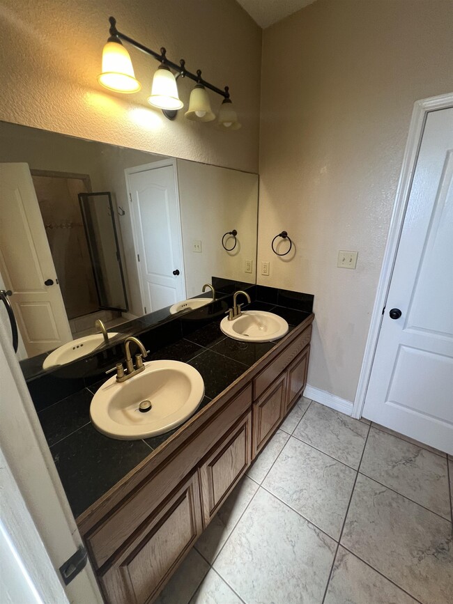 Building Photo - 373 Lenora Ave