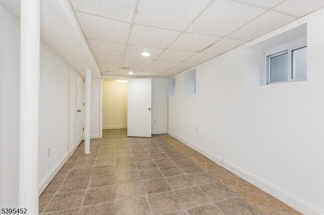 Building Photo - 112 Pompton Ave