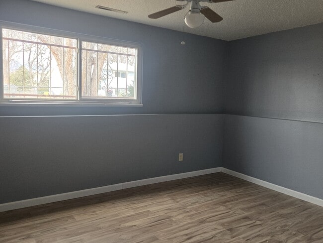 Building Photo - 807 Hutchinson Dr