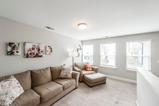 Building Photo - 1048 Westgate Dr