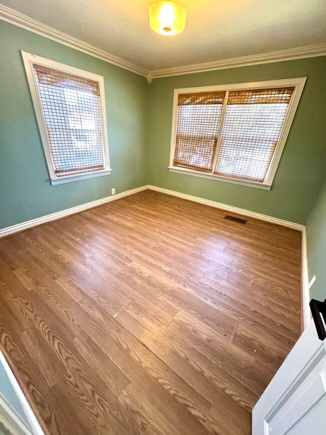 Building Photo - Charming Bungalow with Large Fenced Backya...