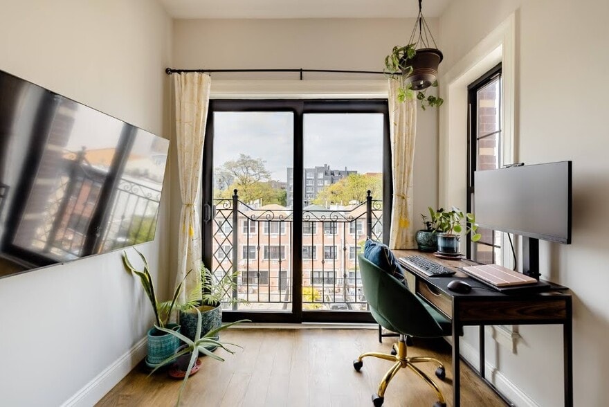 Uninterrupted Pent House View with Privacy - 504 Maple St