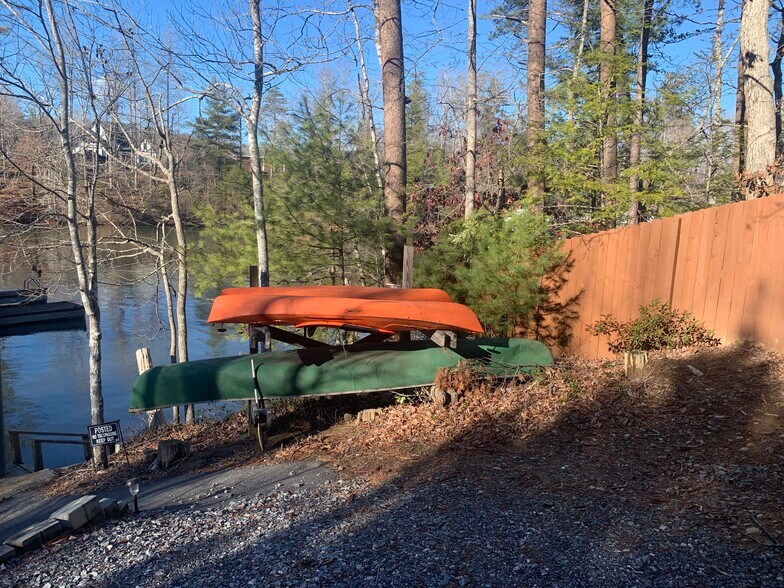 bring your kayaks - 49 Bayshore Dr