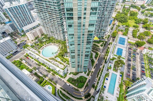 Building Photo - 3131 NE 7th Ave