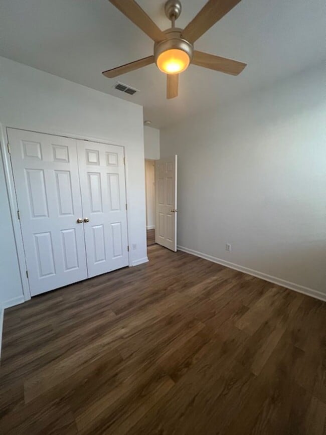 Building Photo - Single Story 3 Bedroom Home in Lincoln Acr...