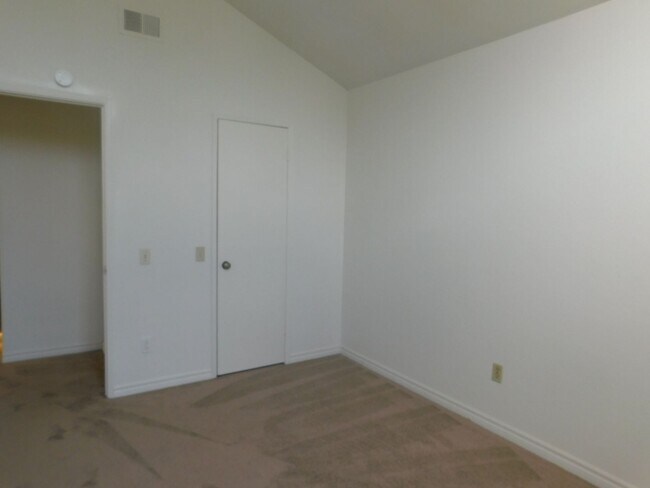 Building Photo - 4821 King Cir