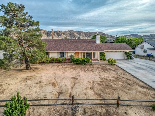 Building Photo - 57731 San Tropeze Dr