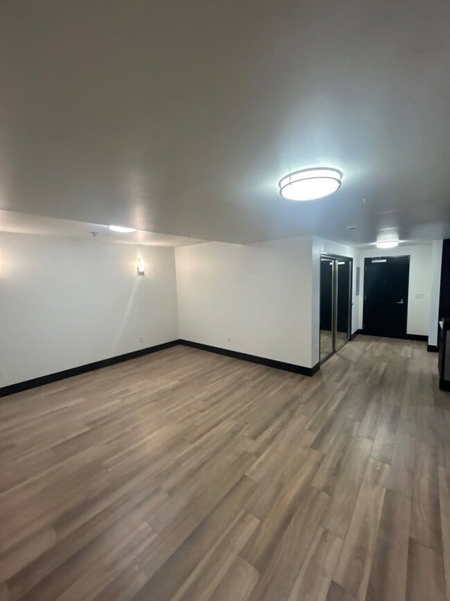 Building Photo - 160 Liberty St NE